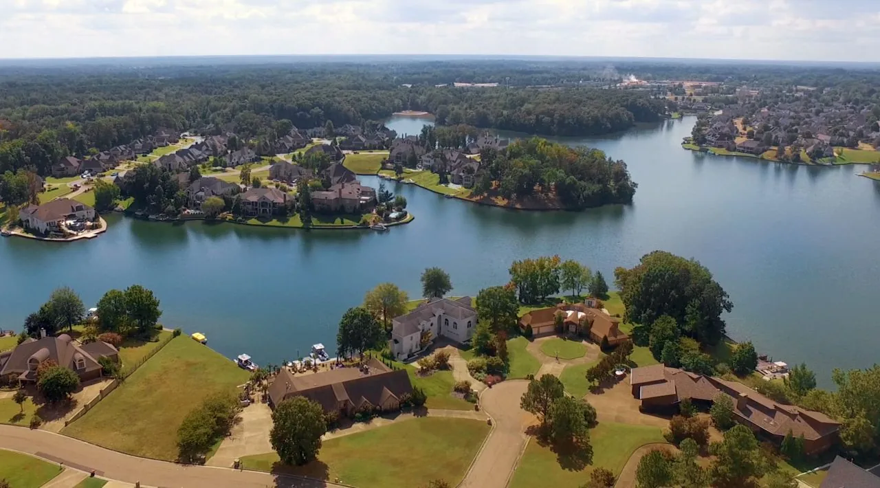Lakeland Tennessee lakefront neighborhoods
